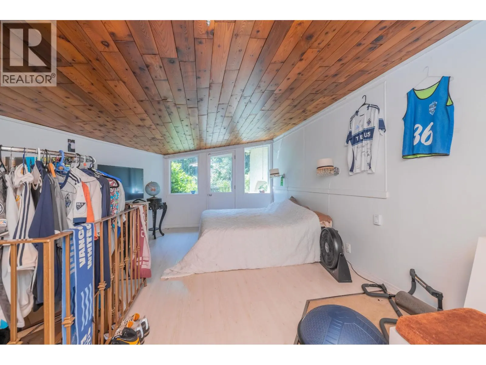 23942 FERN CRESCENT