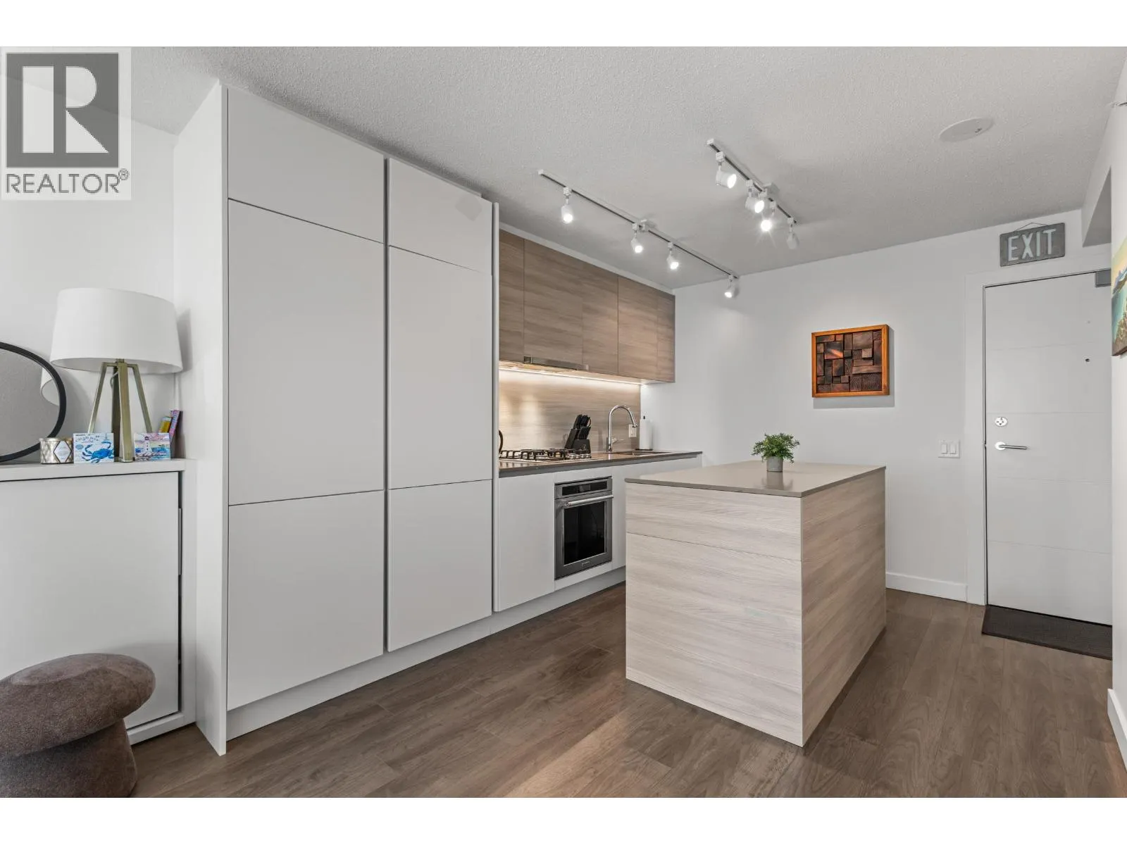 1607 908 QUAYSIDE DRIVE