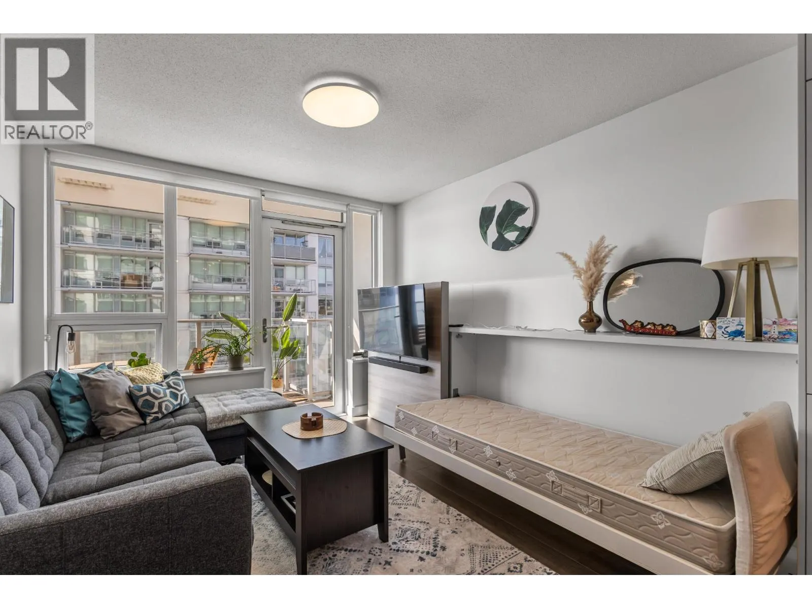 1607 908 QUAYSIDE DRIVE