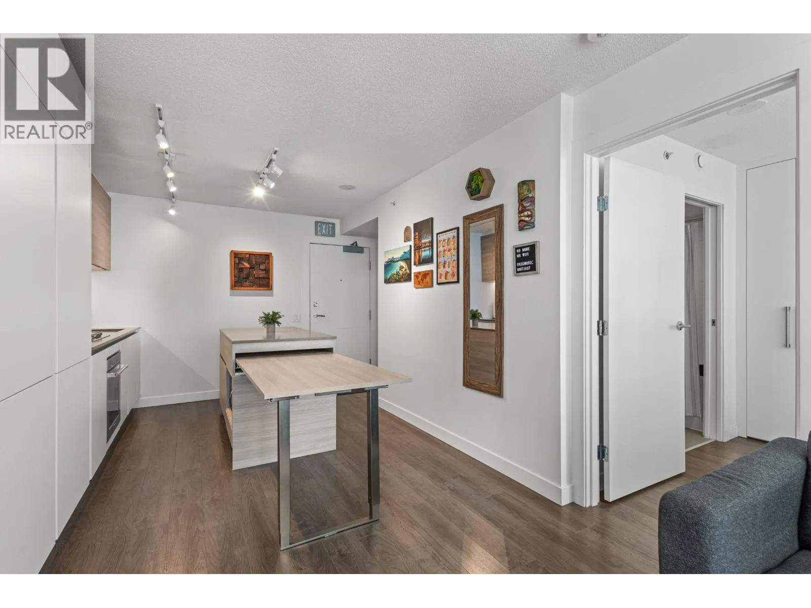 1607 908 QUAYSIDE DRIVE