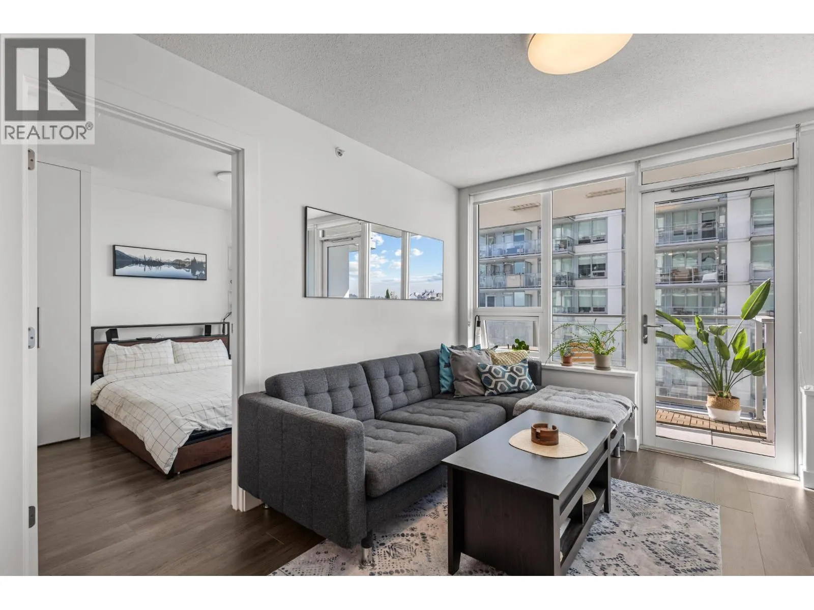 1607 908 QUAYSIDE DRIVE