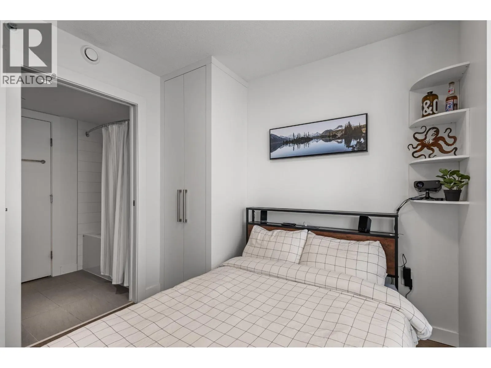 1607 908 QUAYSIDE DRIVE