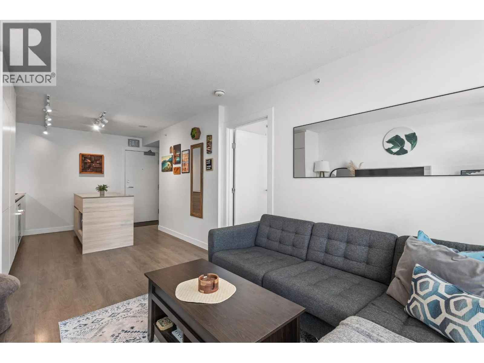 1607 908 QUAYSIDE DRIVE