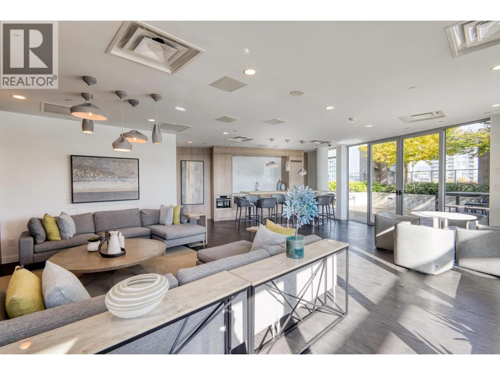 1607 908 QUAYSIDE DRIVE