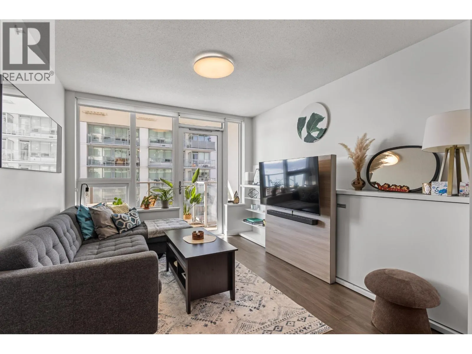 1607 908 QUAYSIDE DRIVE