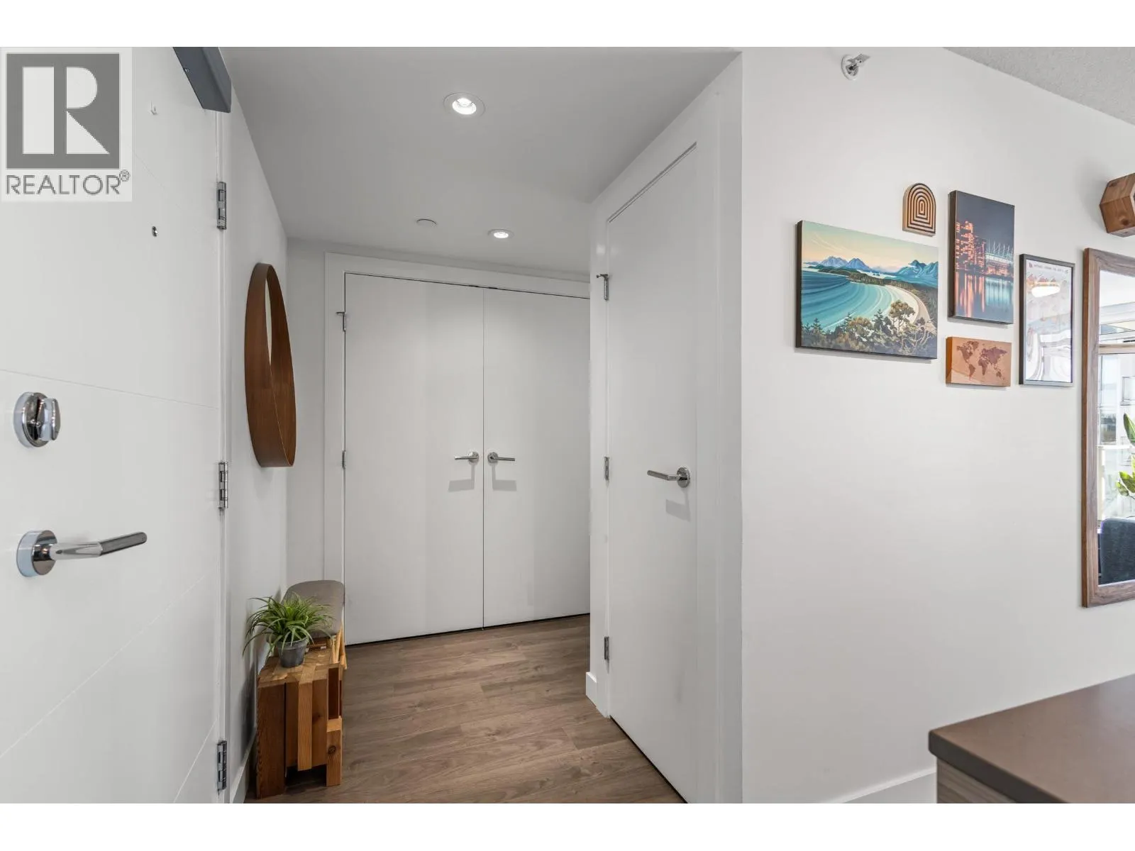1607 908 QUAYSIDE DRIVE