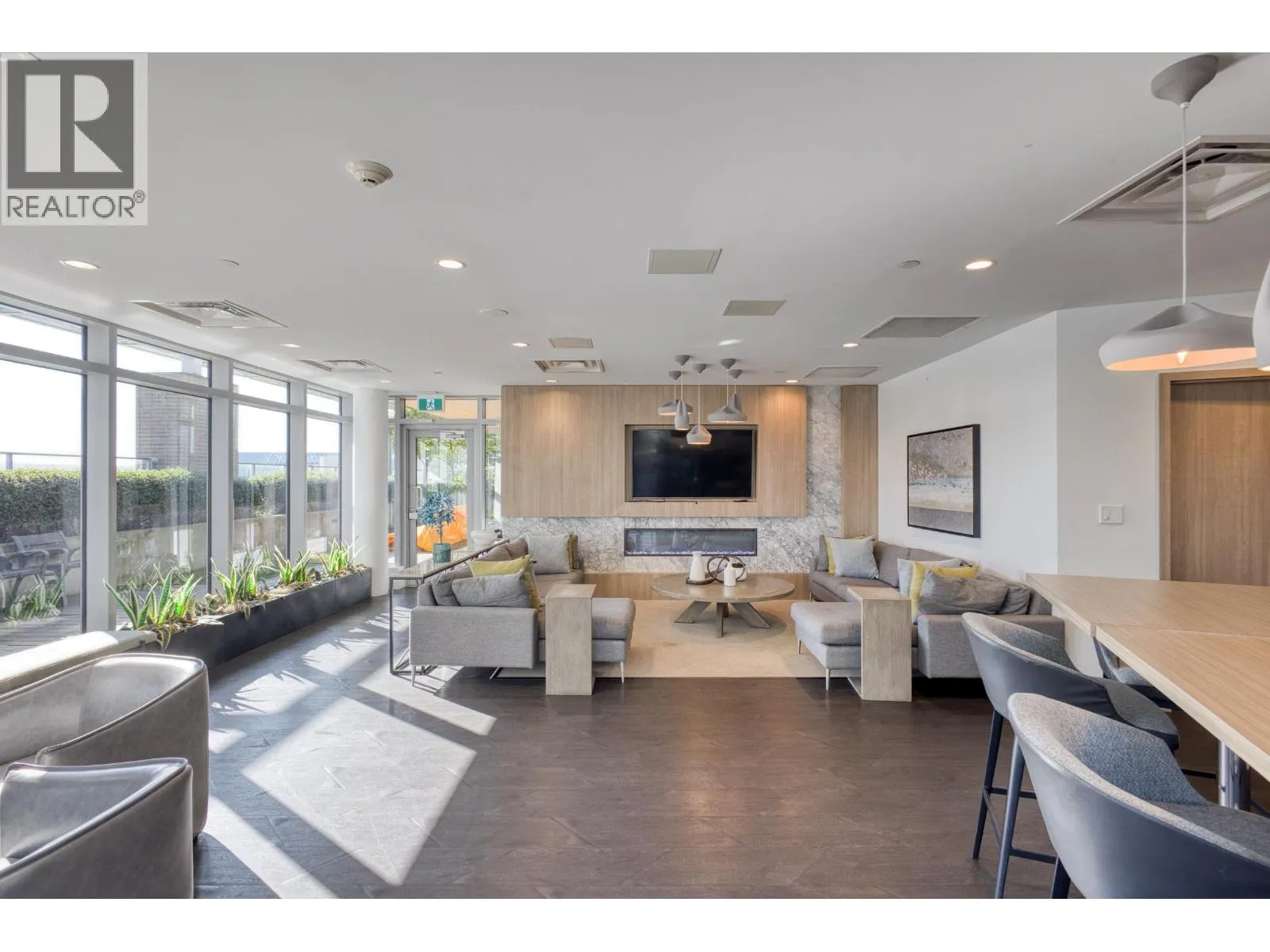 1607 908 QUAYSIDE DRIVE