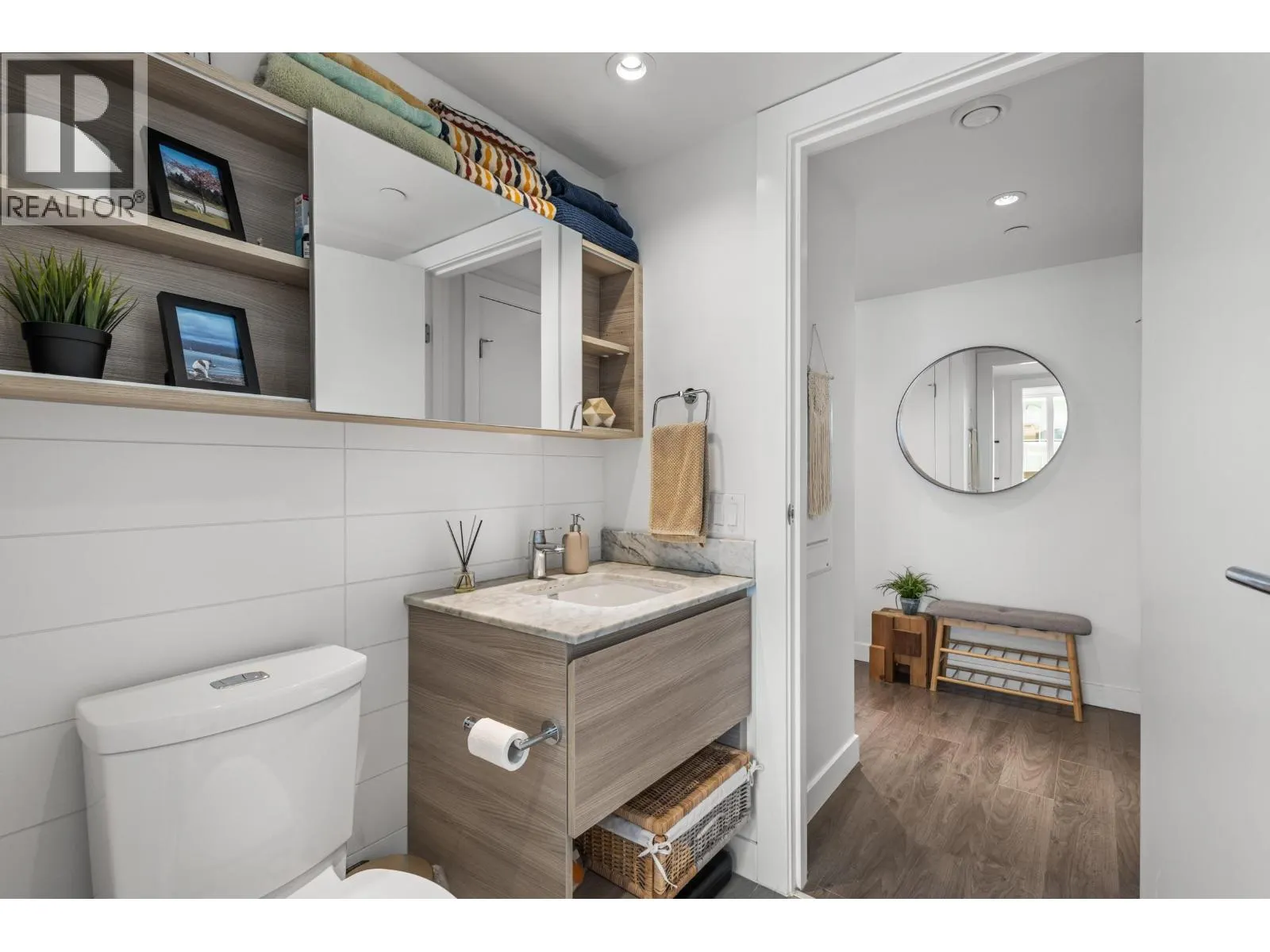 1607 908 QUAYSIDE DRIVE