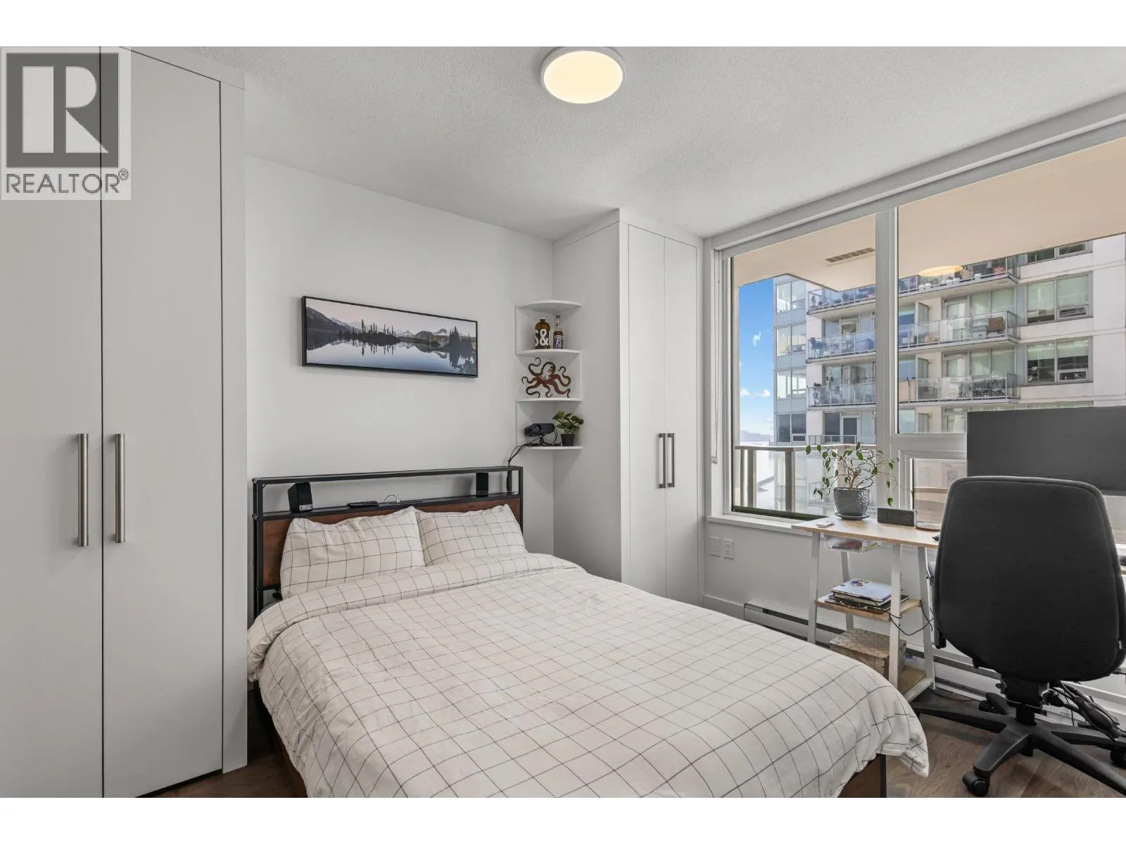 1607 908 QUAYSIDE DRIVE