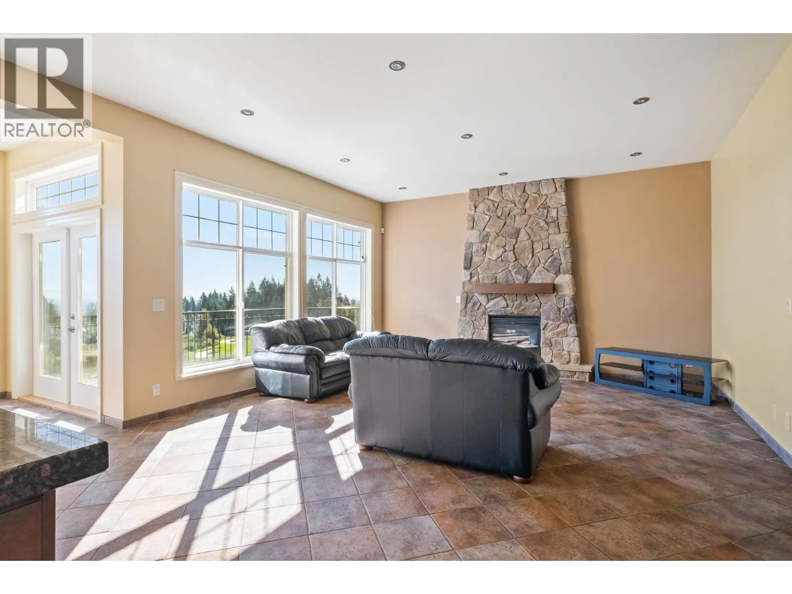 3233 CHARTWELL LANE