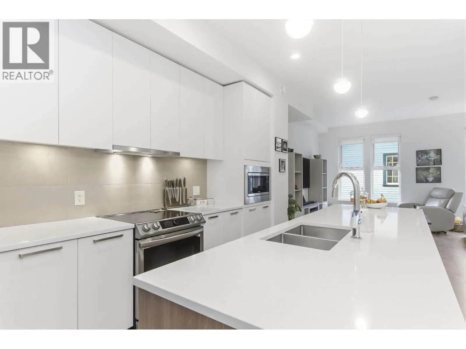 18 351 COPPER DRIVE