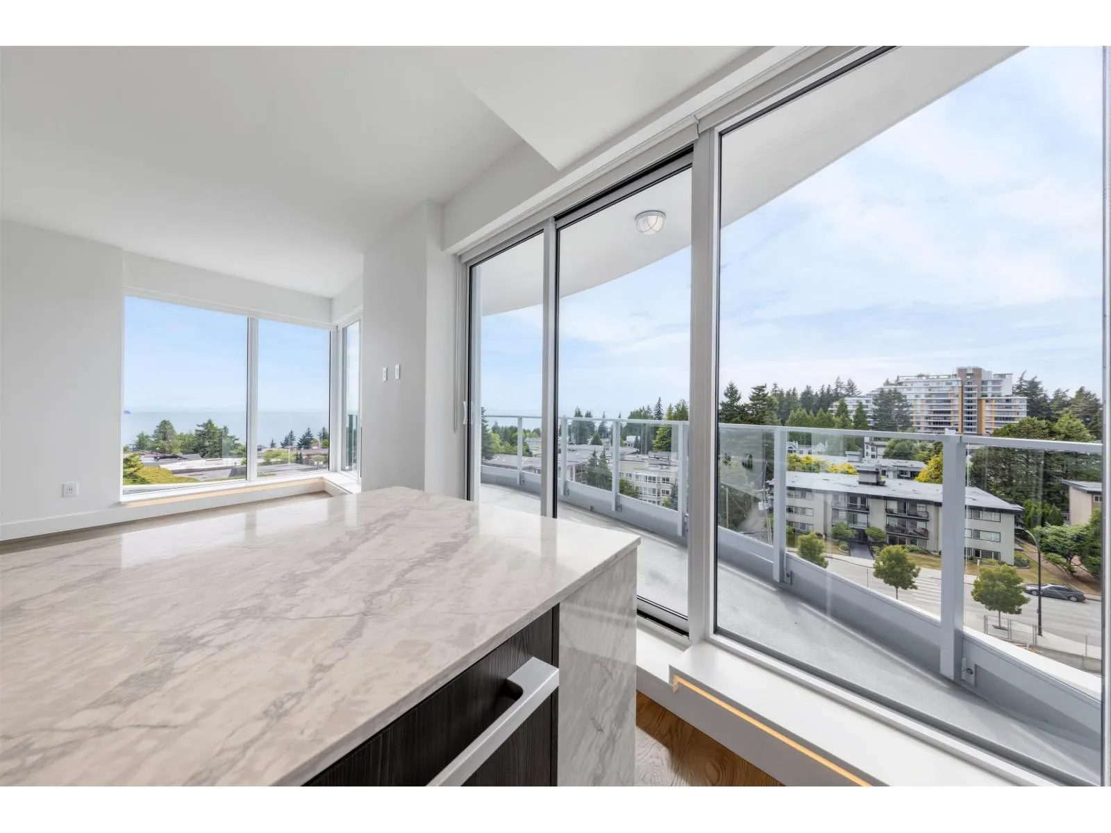 606 1475 FOSTER STREET