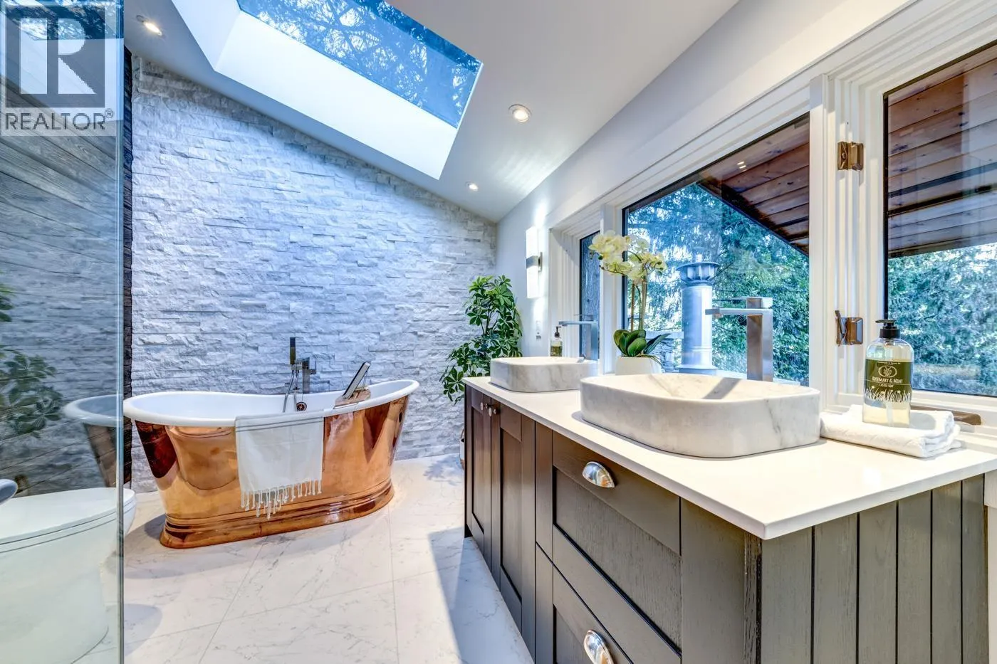 8348 MOUNTAIN VIEW DRIVE