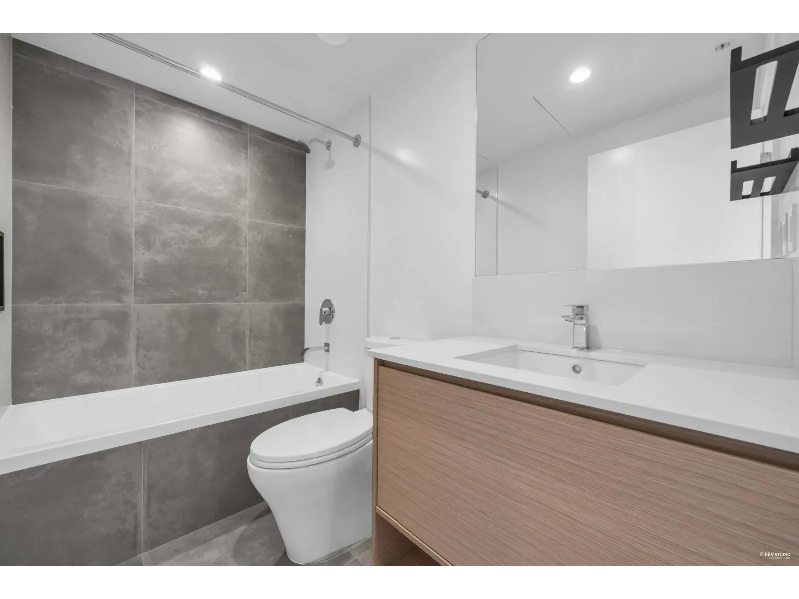 3303 13725 GEORGE JUNCTION STREET