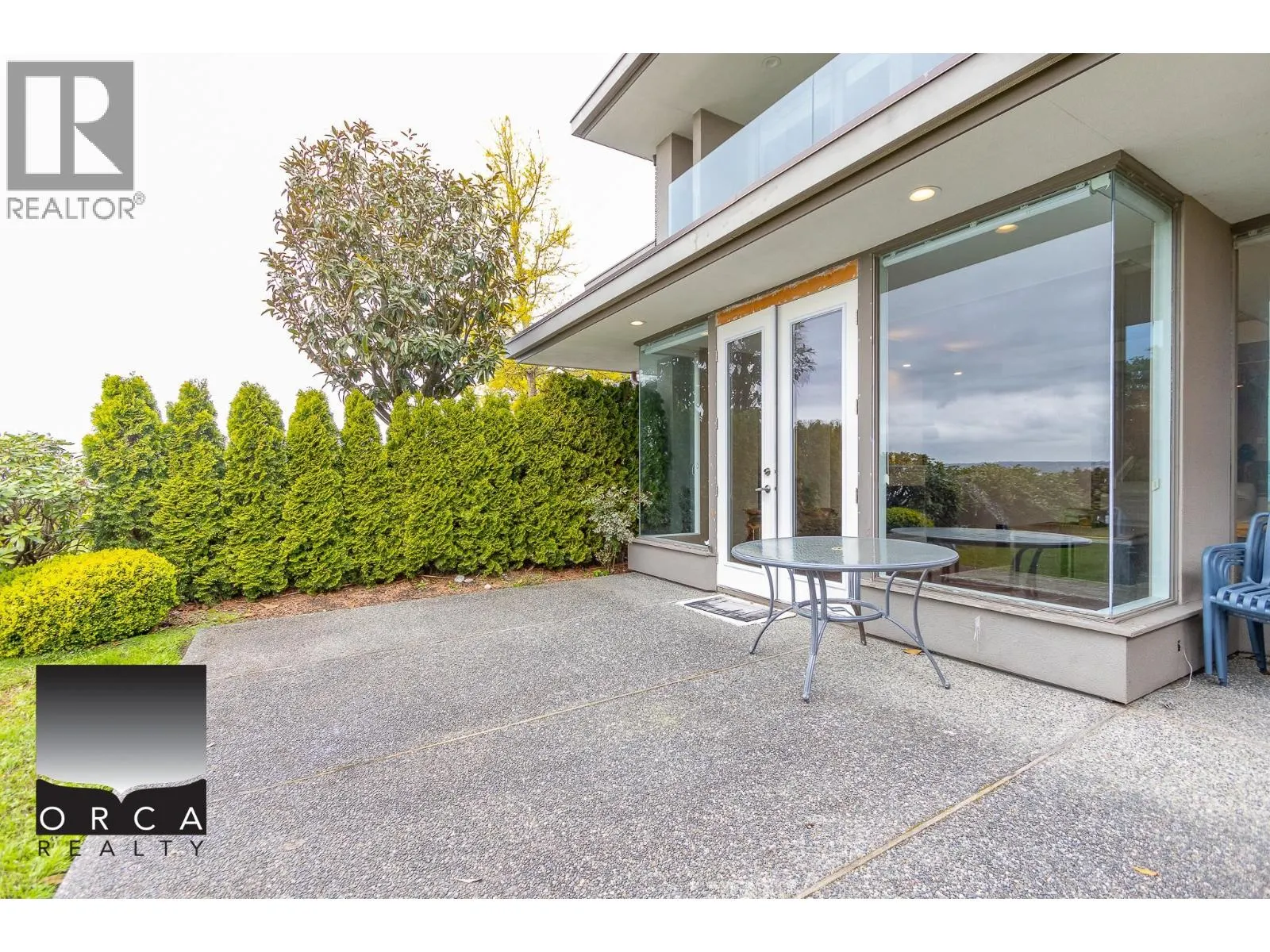 2424 BELLEVUE AVENUE