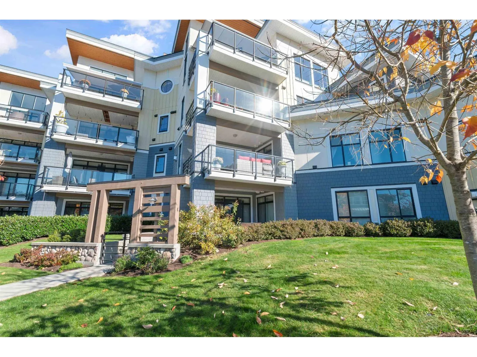 205 5384 TYEE LANE|Garrison Crossing