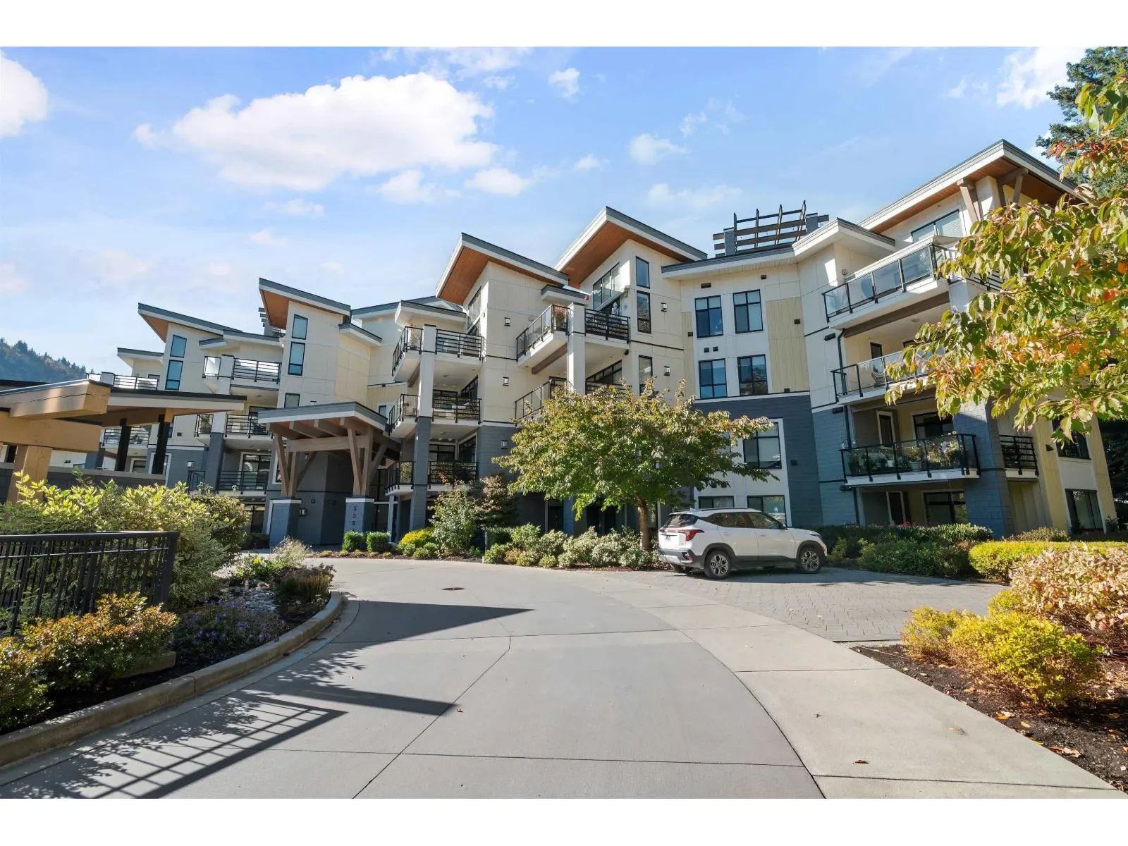 205 5384 TYEE LANE|Garrison Crossing