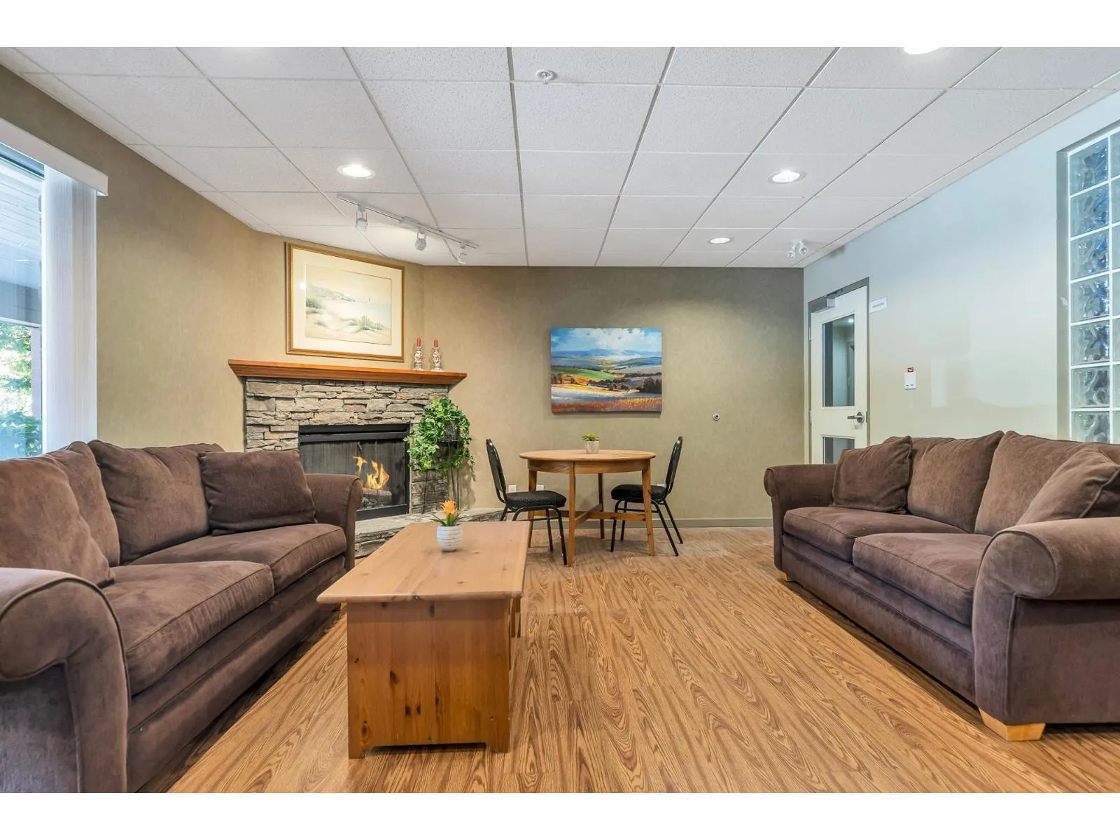 411 16068 83 AVENUE