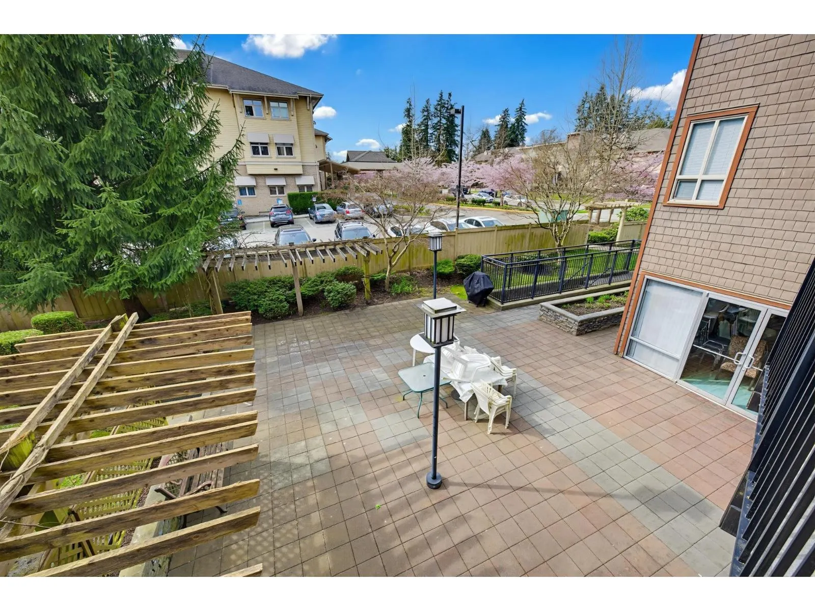 411 16068 83 AVENUE