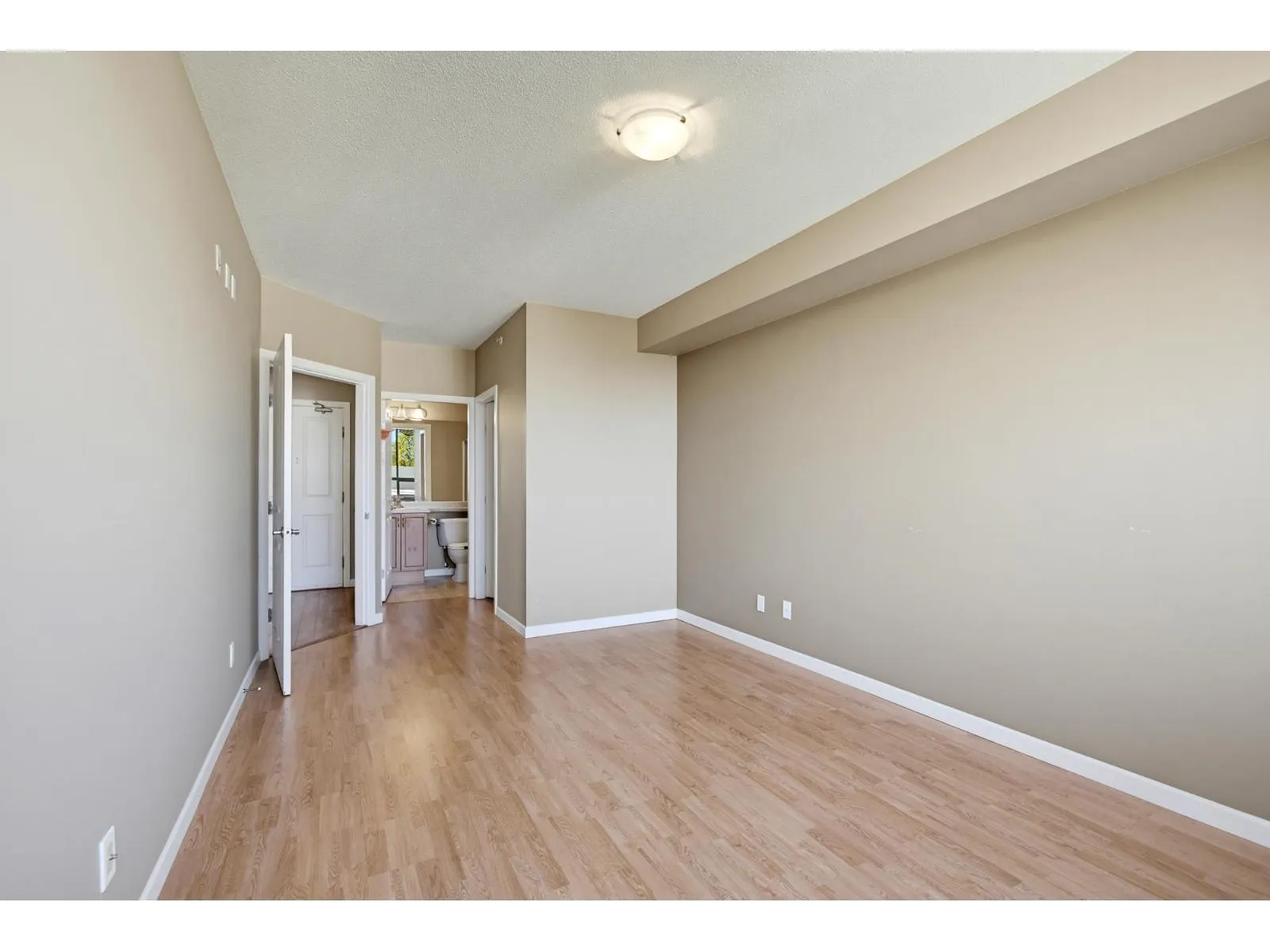 411 16068 83 AVENUE