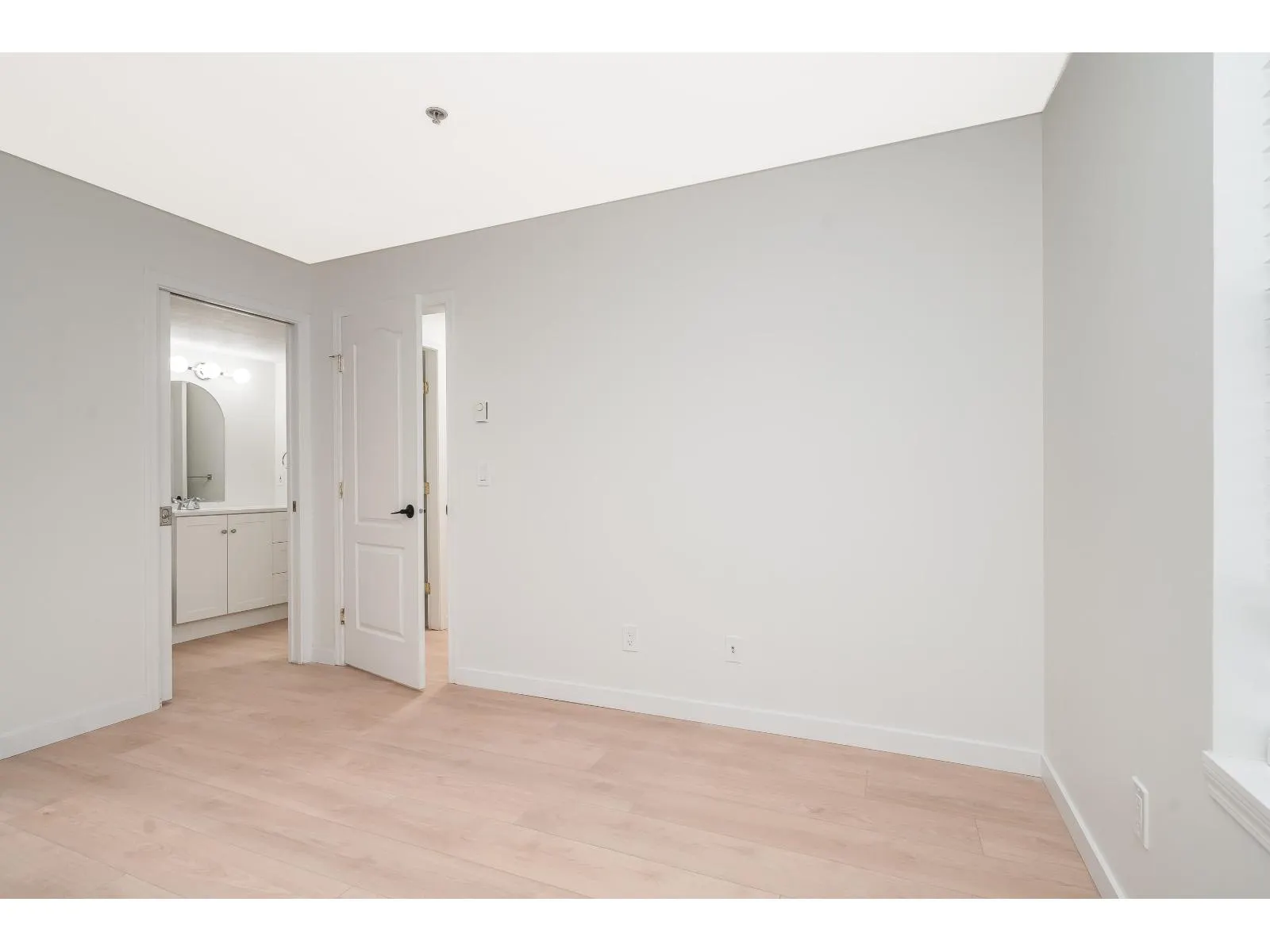 207 20268 54 AVENUE