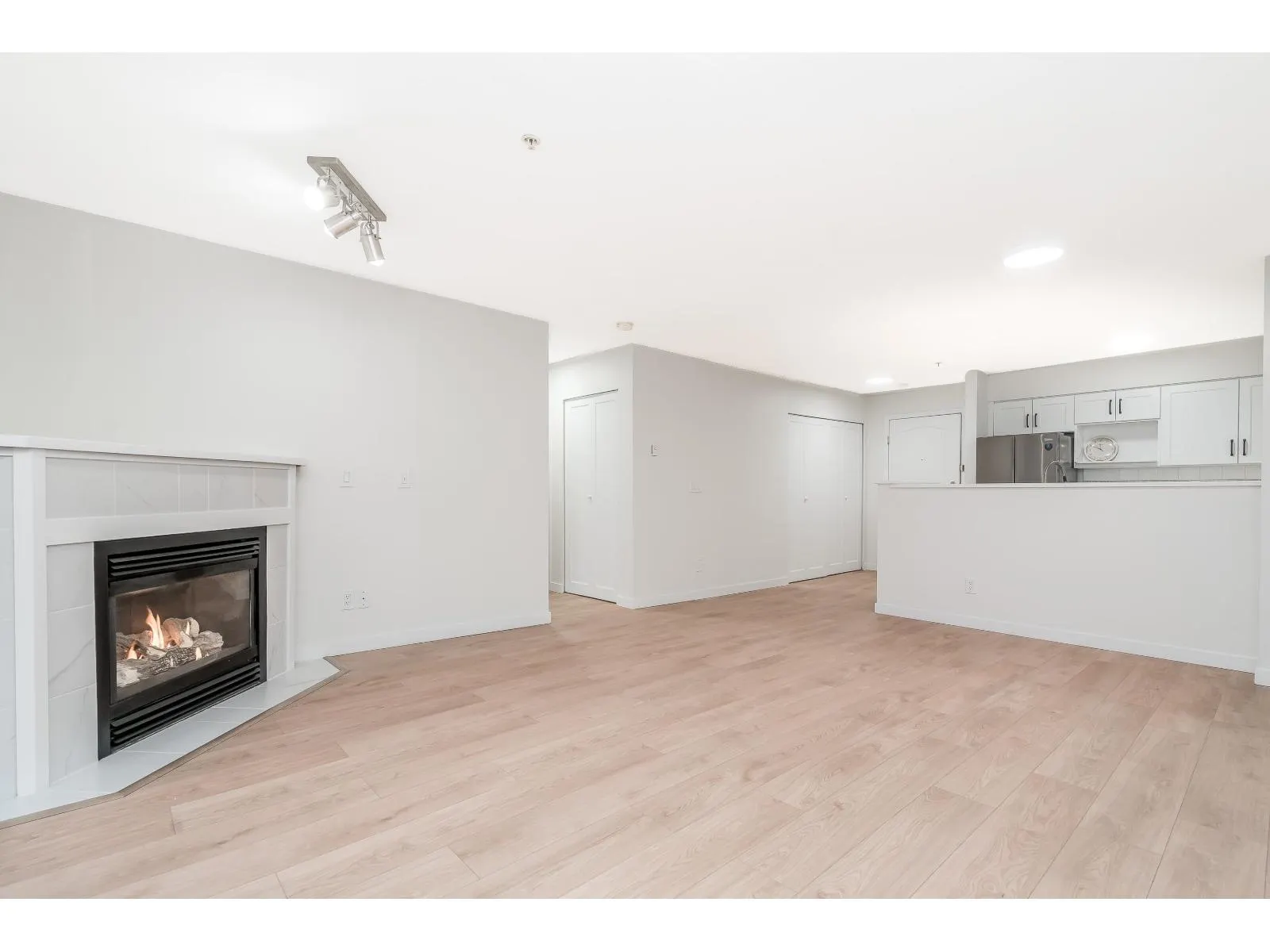 207 20268 54 AVENUE