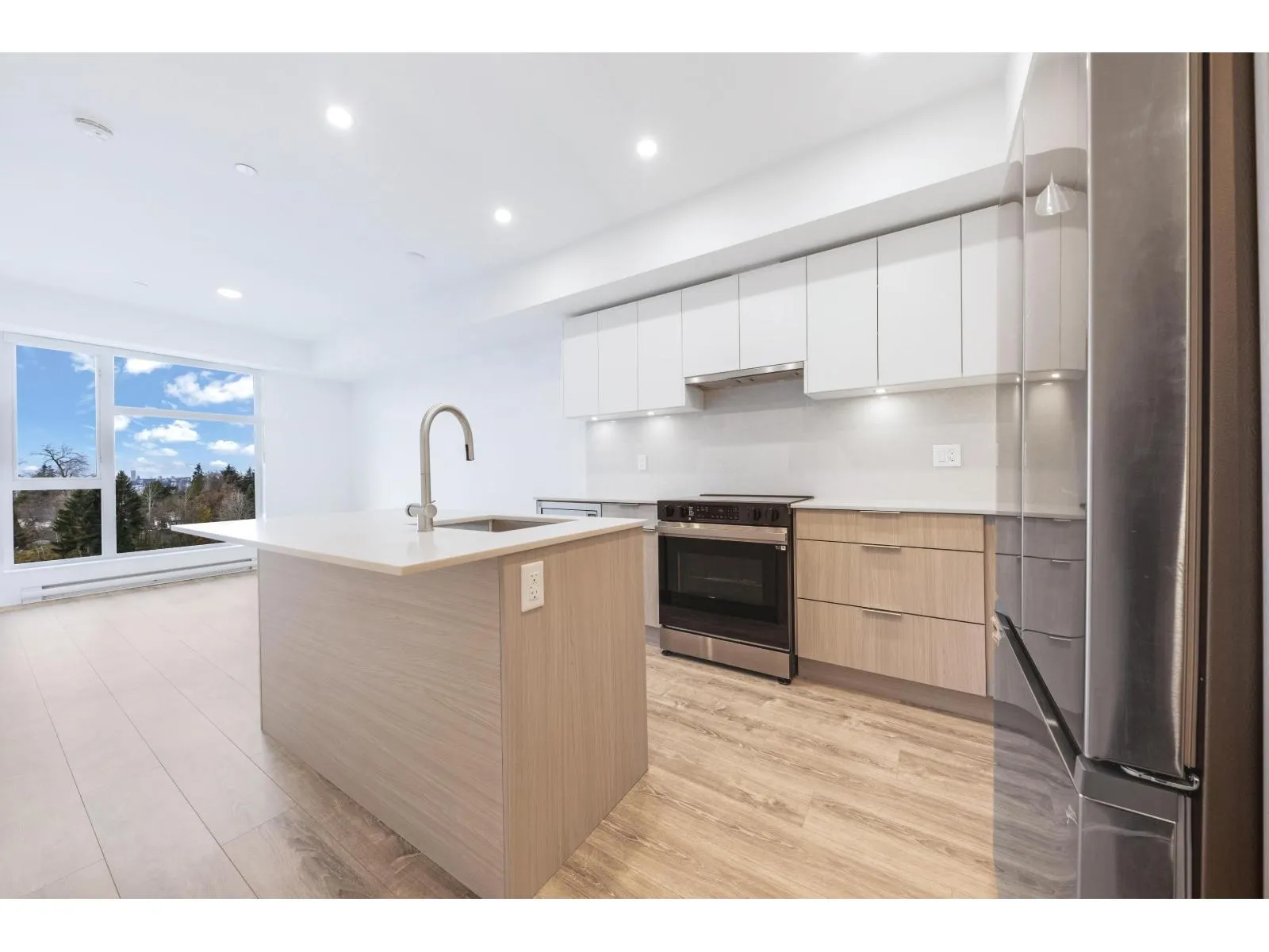 607 10828 139A STREET