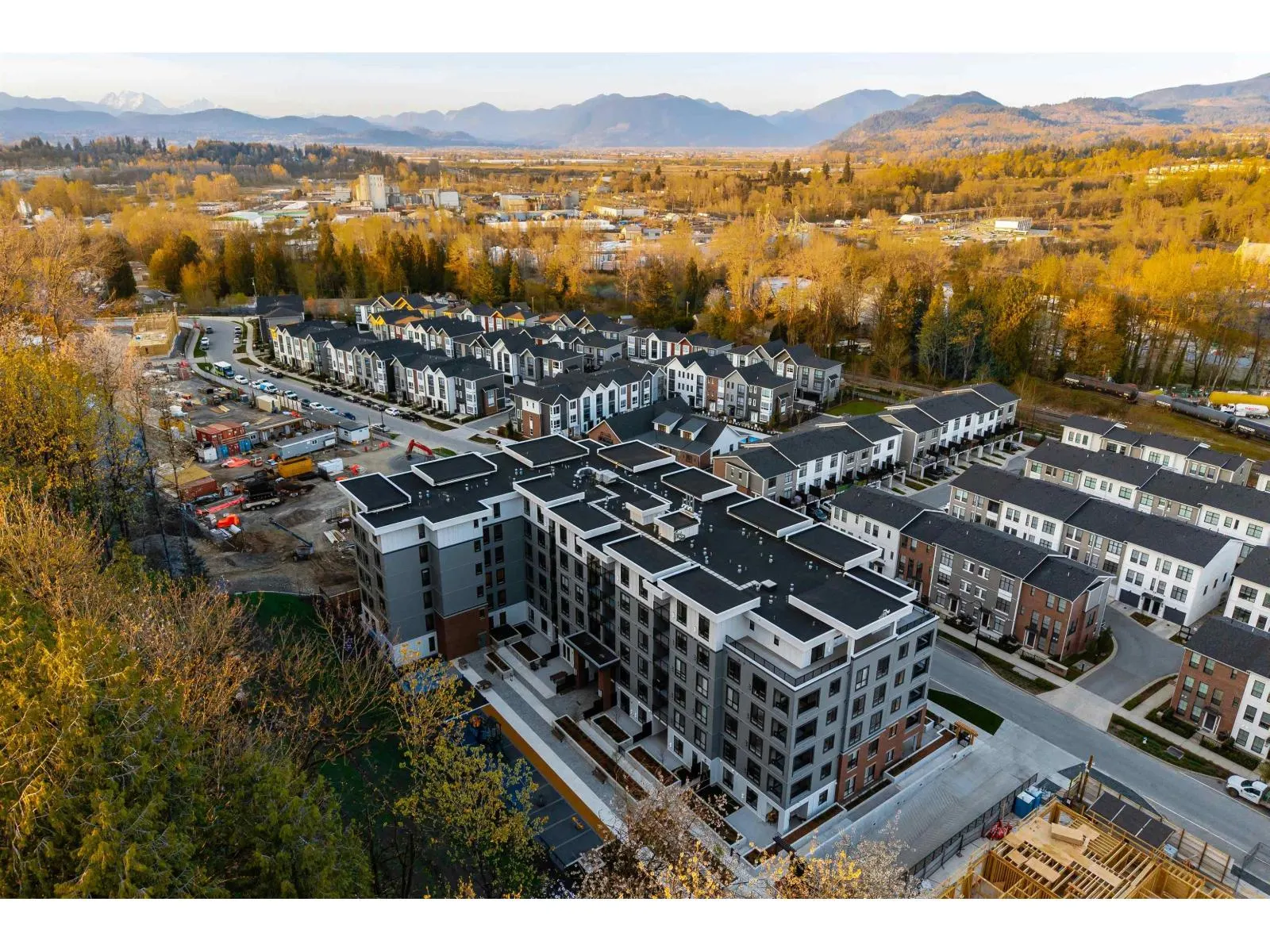 110 2771 MONTROSE AVENUE