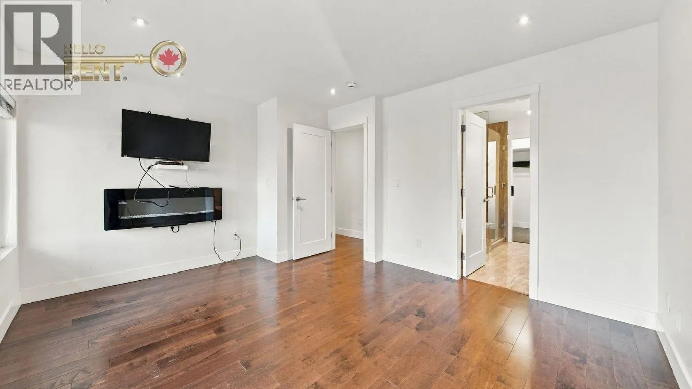 458 NORTHCLIFFE CRESCENT
