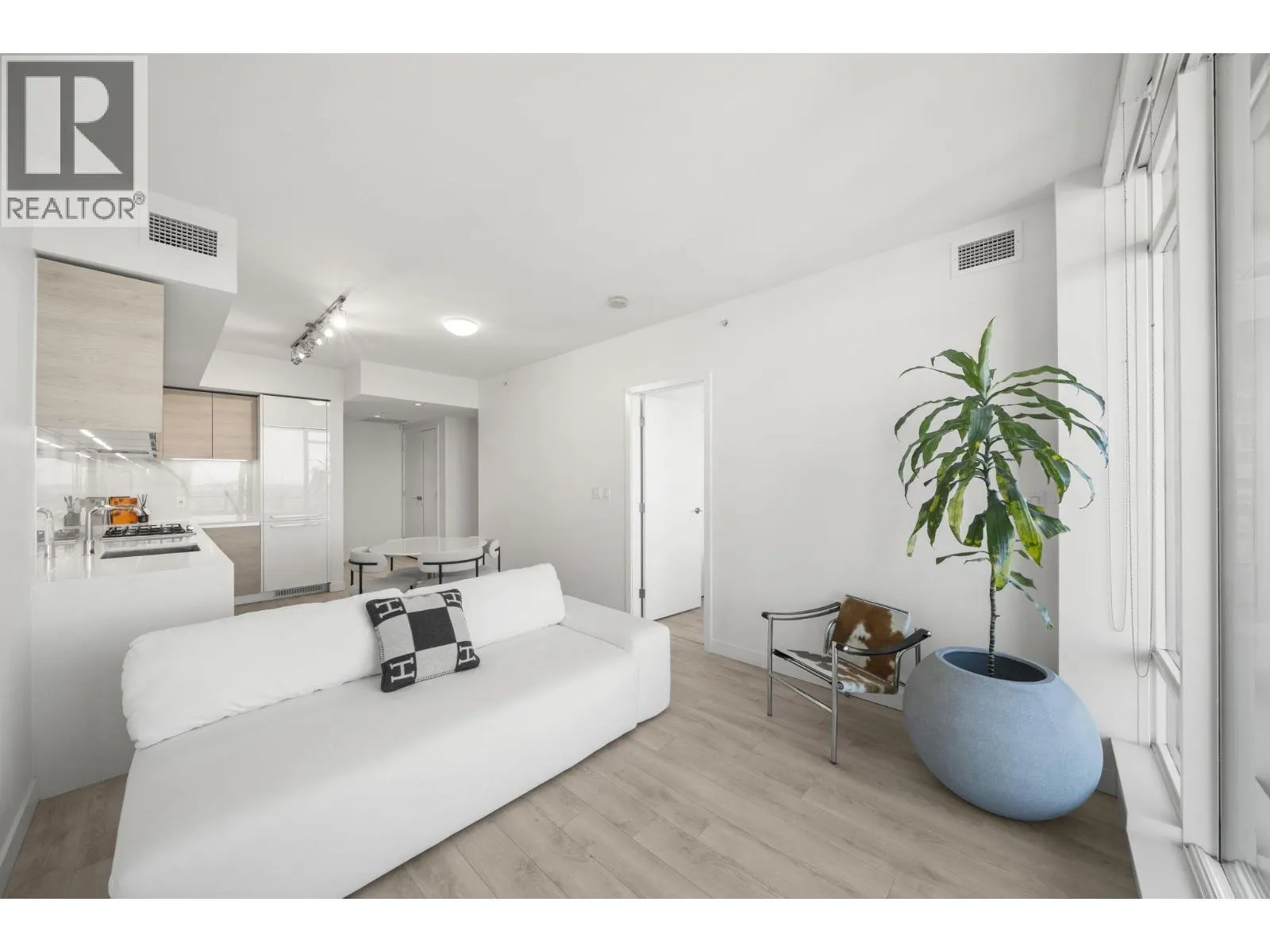 3601 2085 SKYLINE COURT