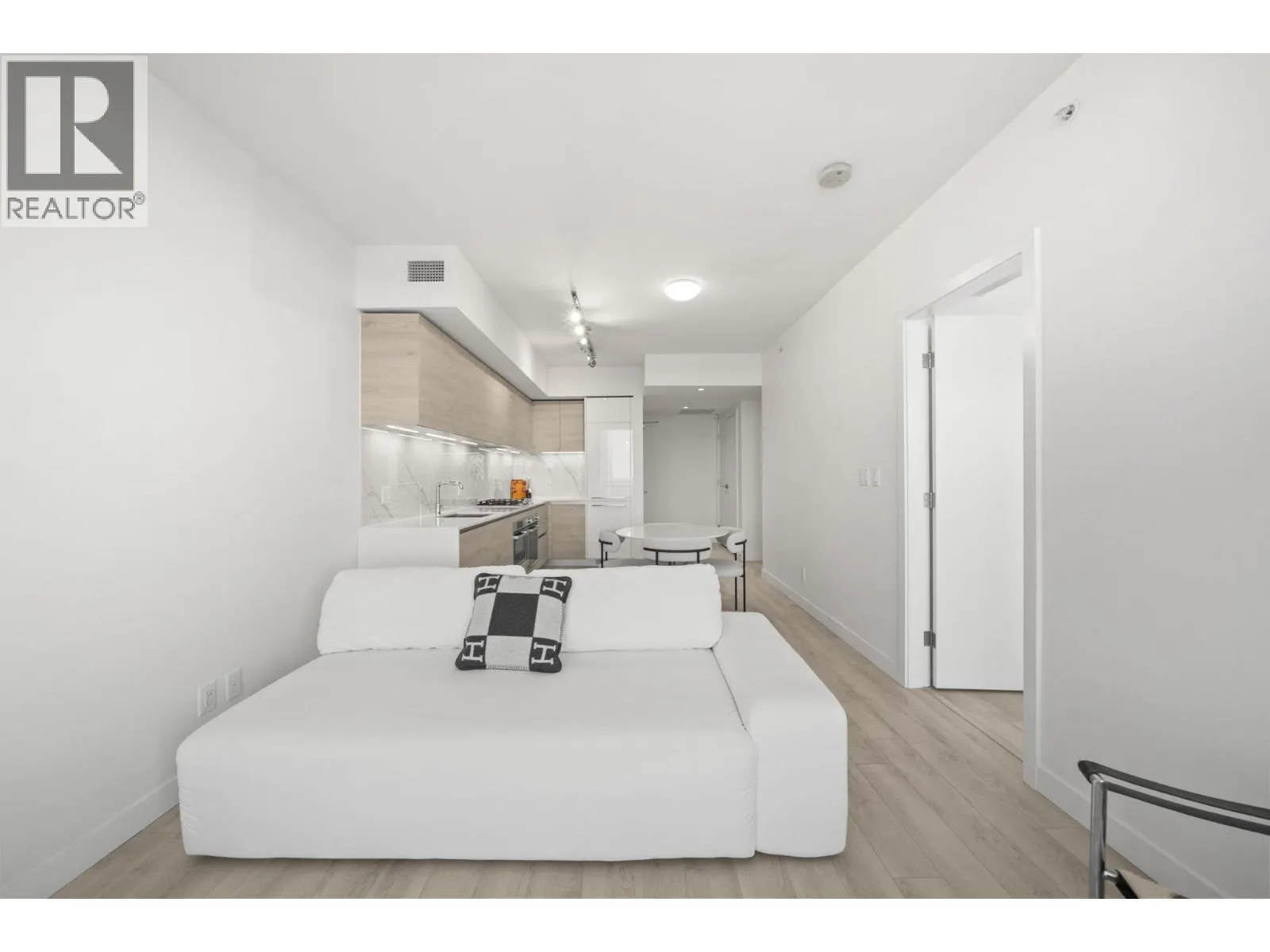 3601 2085 SKYLINE COURT