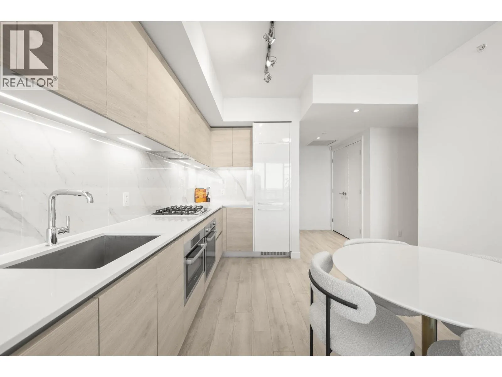3601 2085 SKYLINE COURT