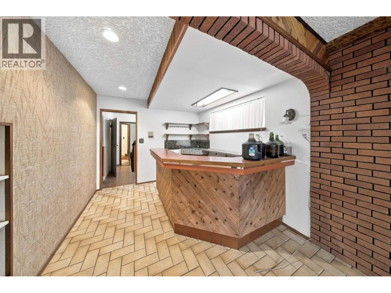 4052 PRICE STREET