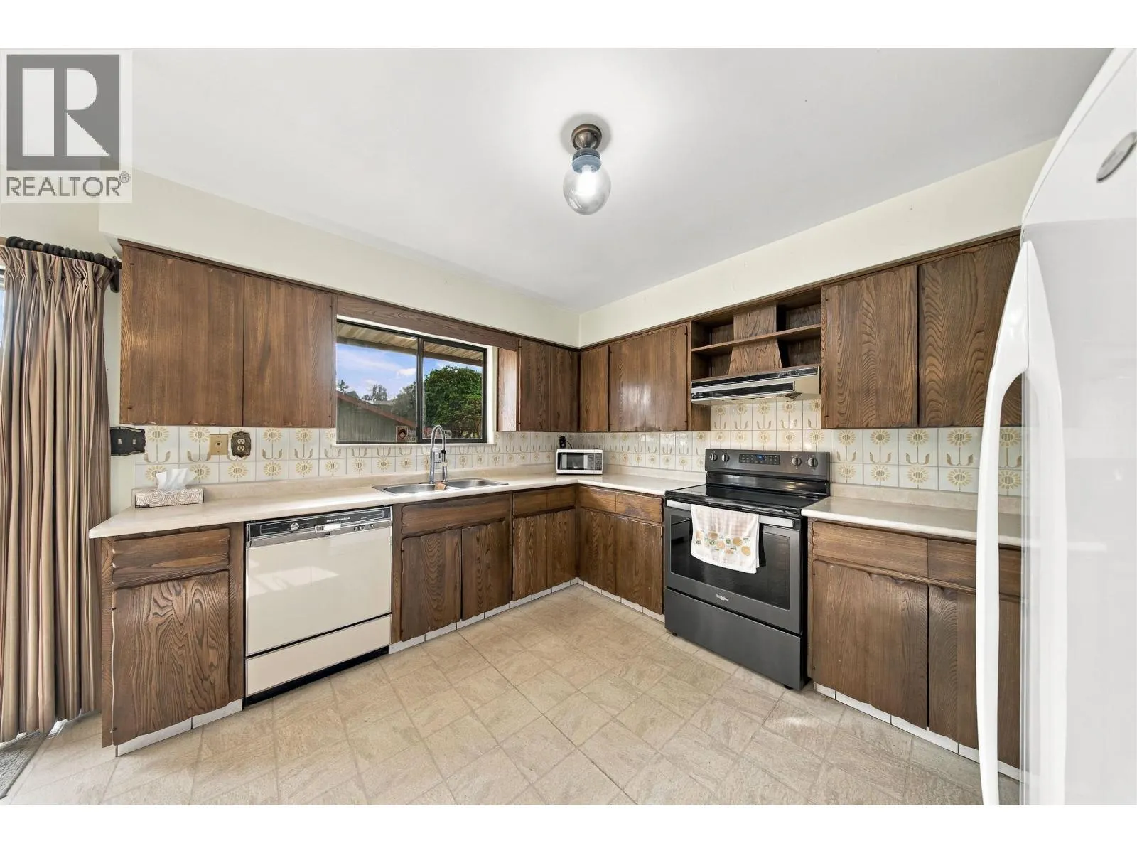 4052 PRICE STREET