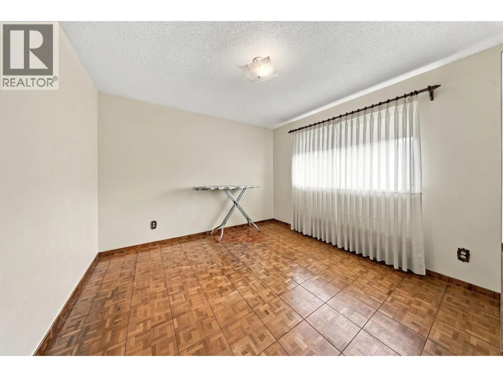 4052 PRICE STREET