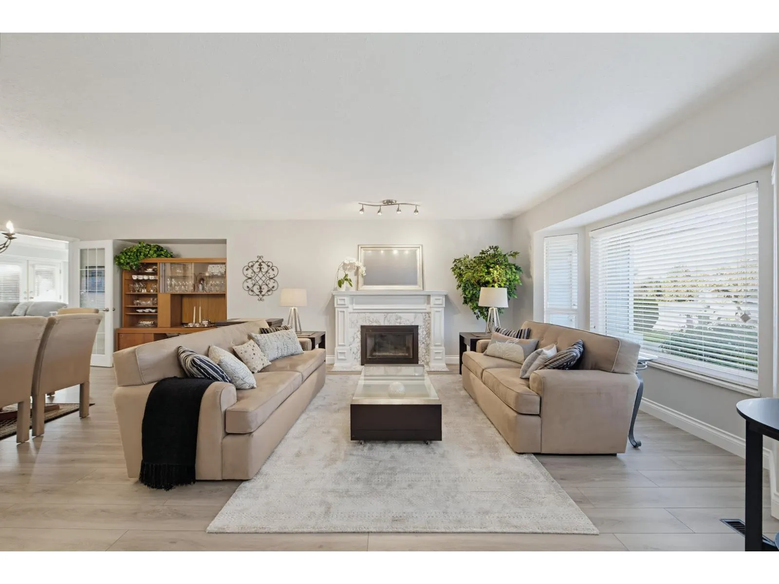 5632 E SUNRISE CRESCENT