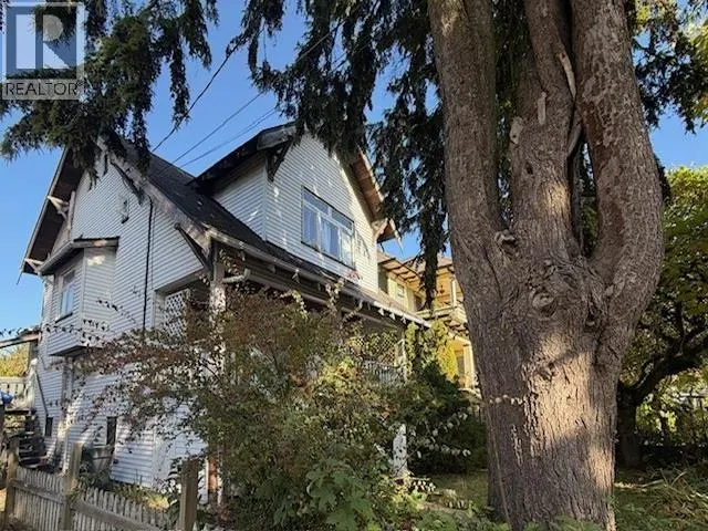 1017 HAMILTON STREET