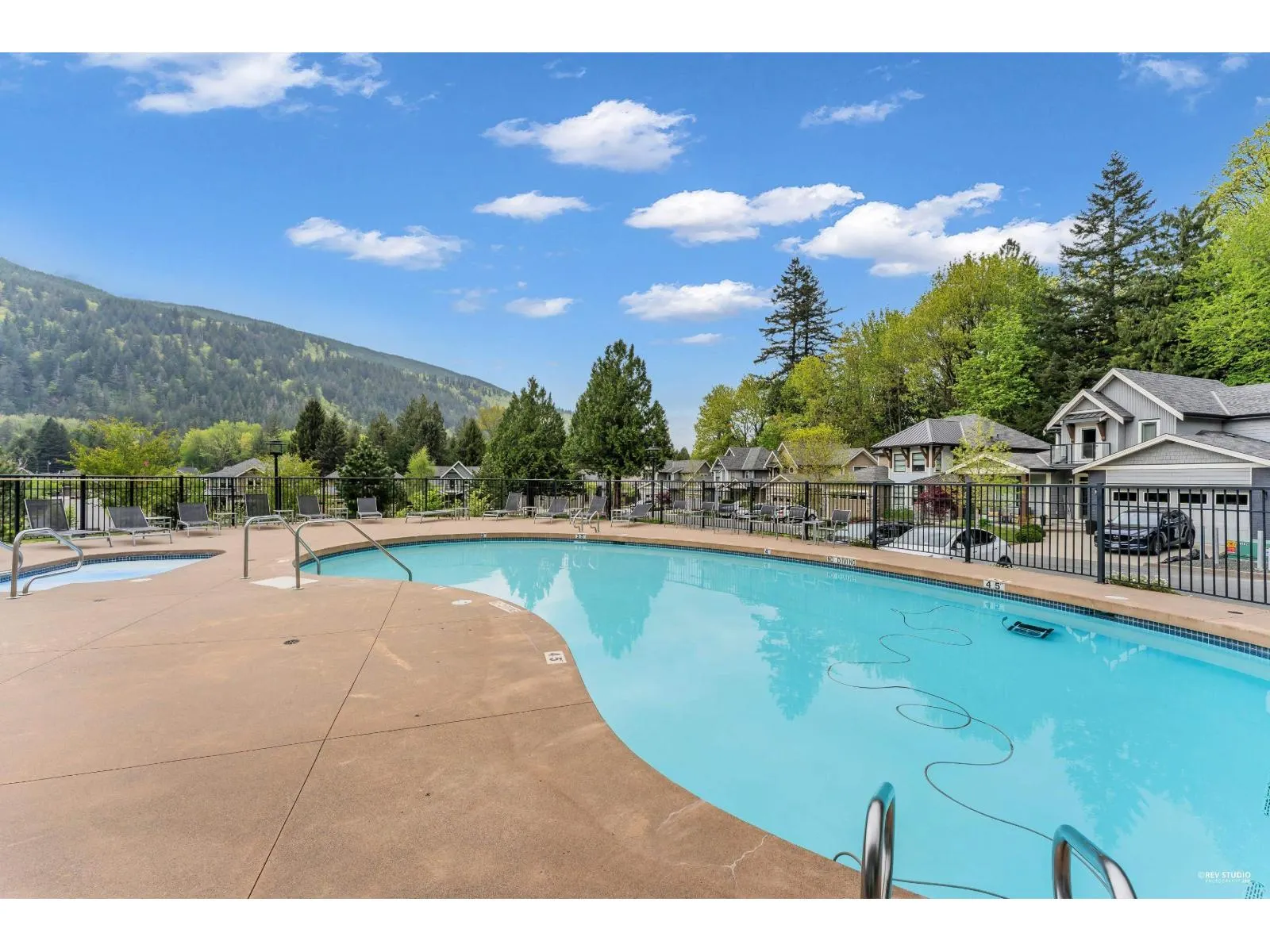 52 1885 COLUMBIA VALLEY ROAD|Cultus Lake South