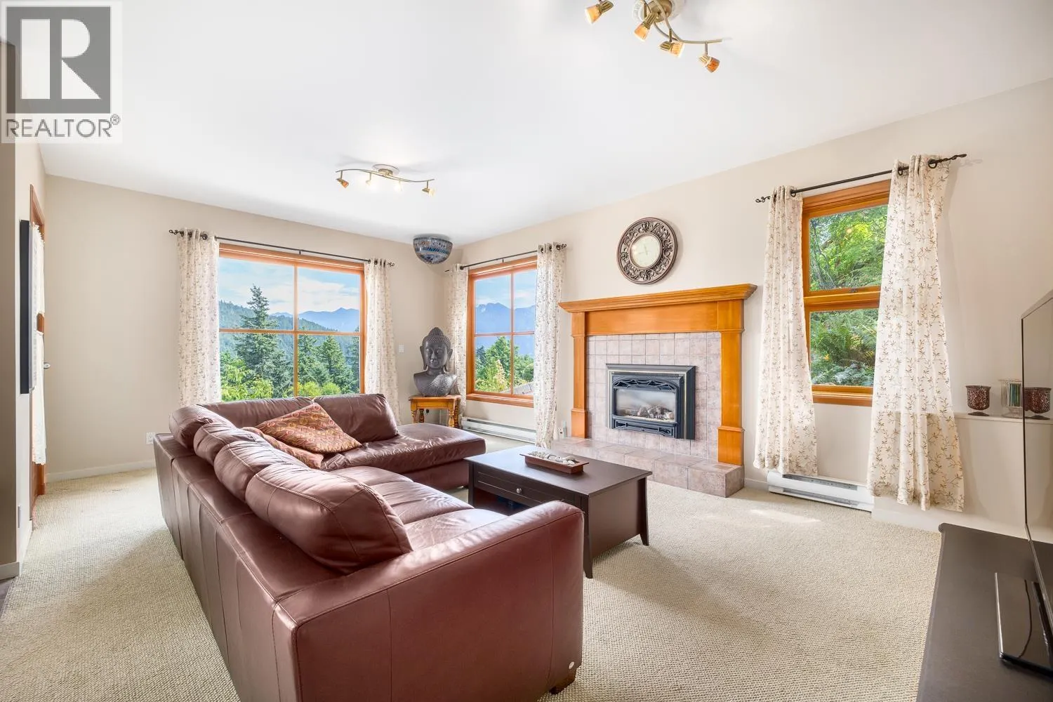 571 ROOCROFT LANE