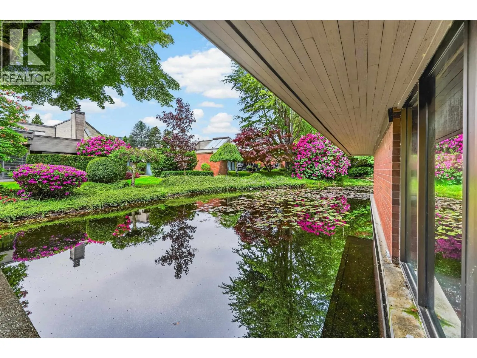 426 GREENSBORO PLACE