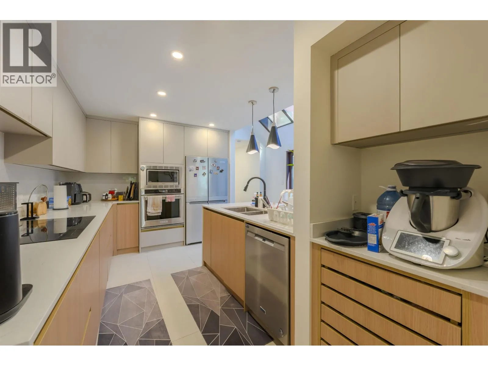 426 GREENSBORO PLACE