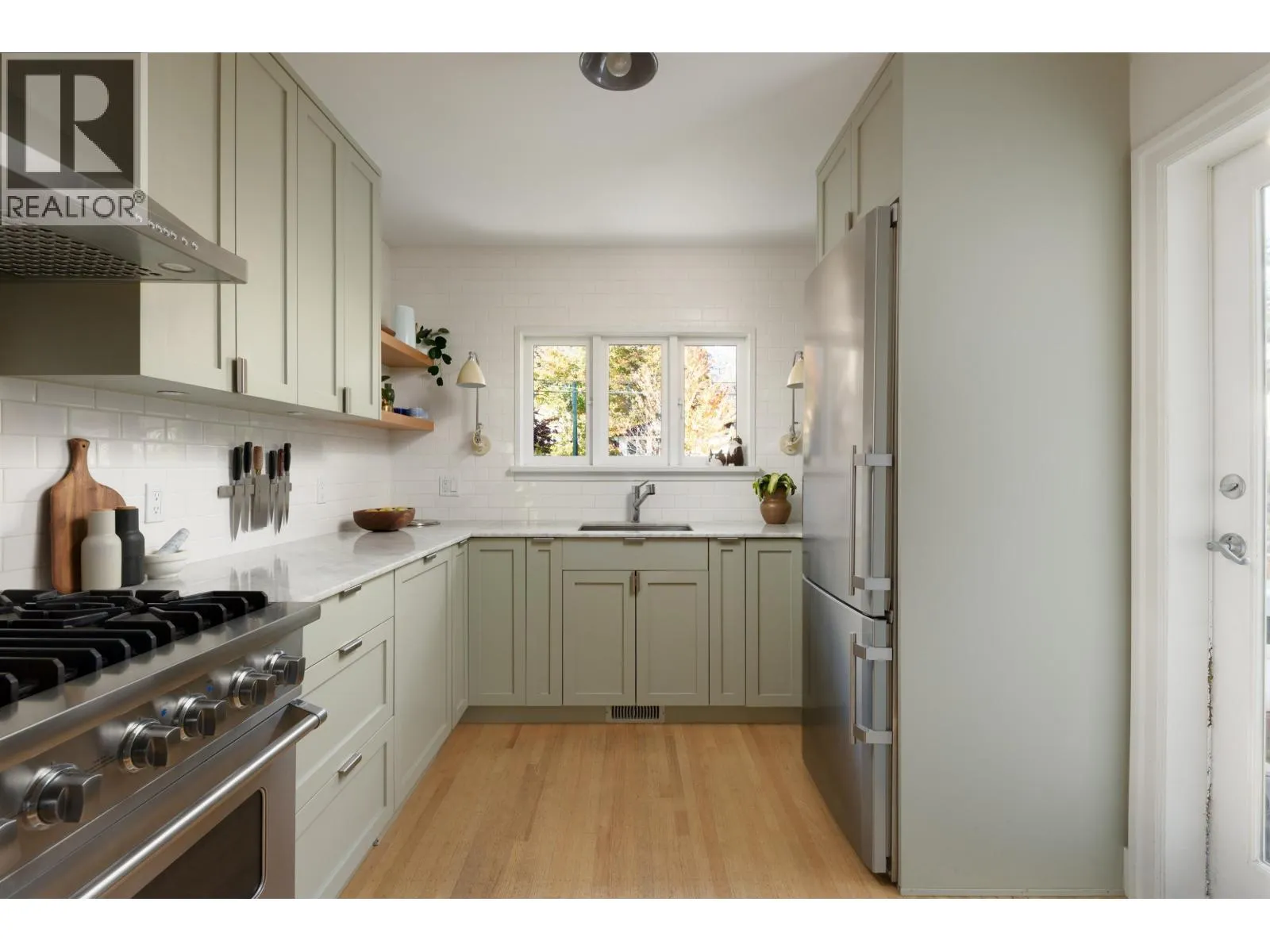 455 W 22ND AVENUE