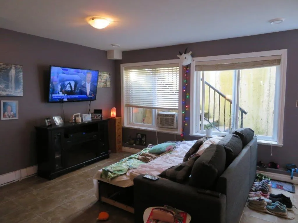 Bsmt 7109 195 STREET