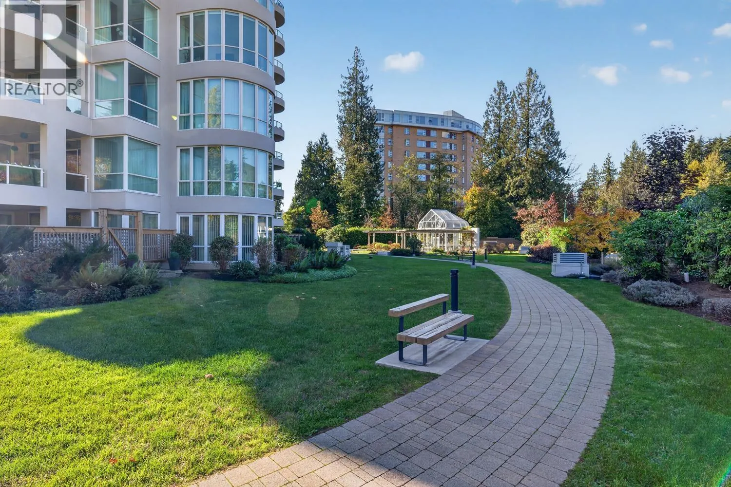 903 995 ROCHE POINT DRIVE