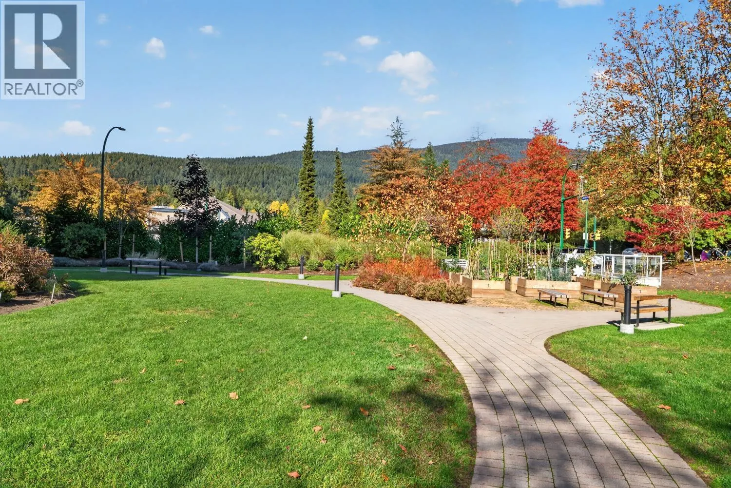 903 995 ROCHE POINT DRIVE