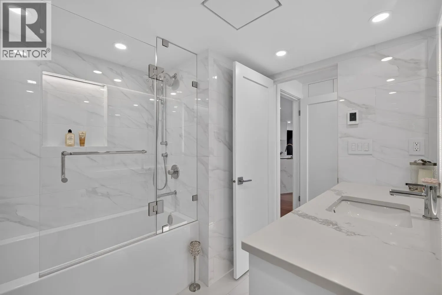 903 995 ROCHE POINT DRIVE