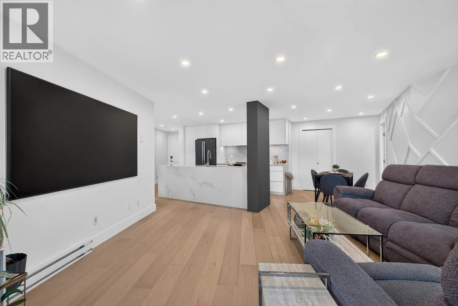 903 995 ROCHE POINT DRIVE