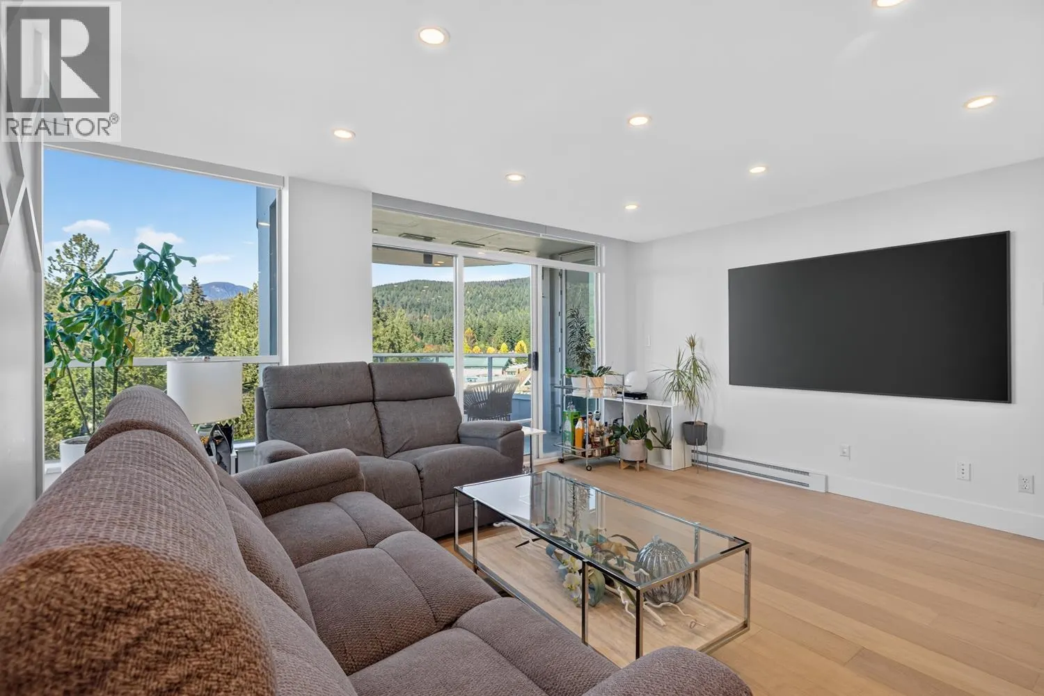 903 995 ROCHE POINT DRIVE