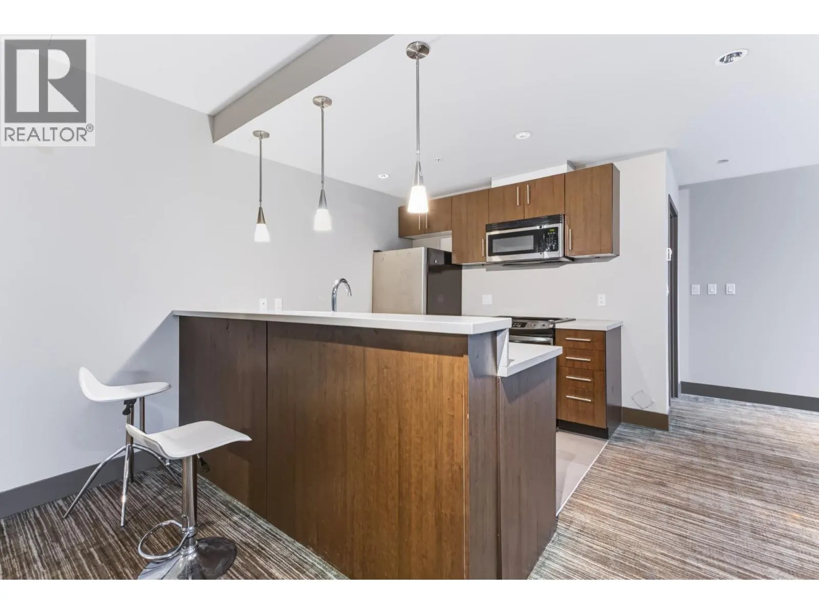804 8280 LANSDOWNE ROAD