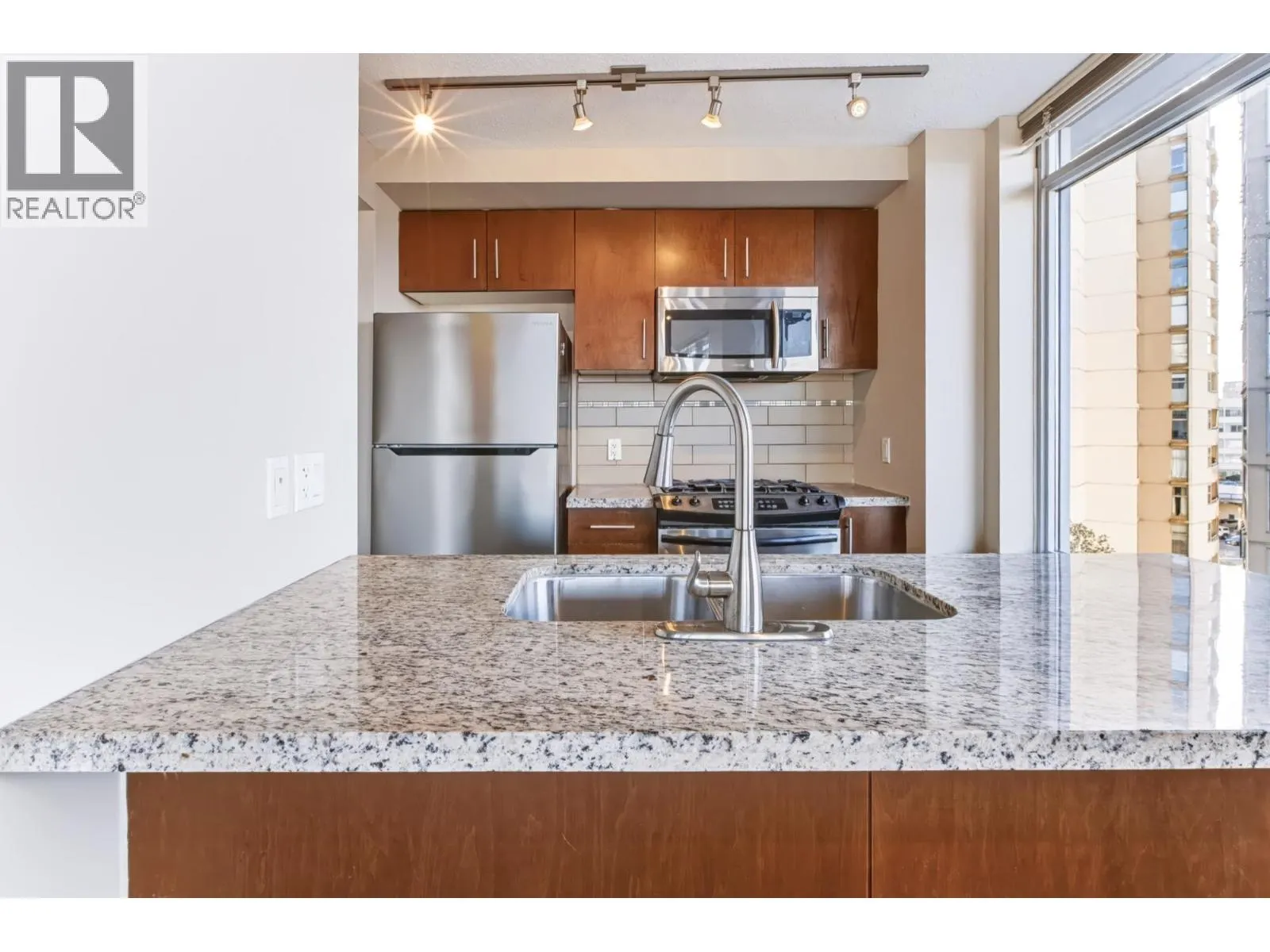 804 8280 LANSDOWNE ROAD